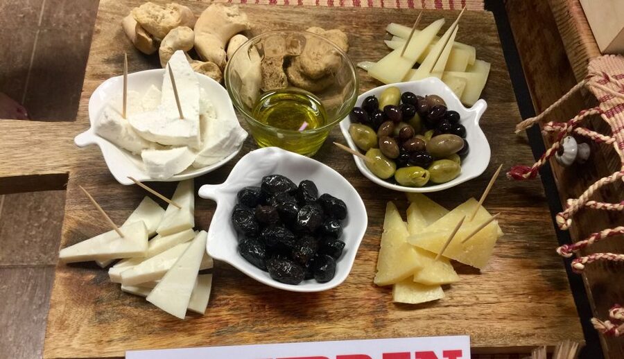 Heraklion: Food Tastings Walking Tour - Agios Minas Cathedral and a pause between bites