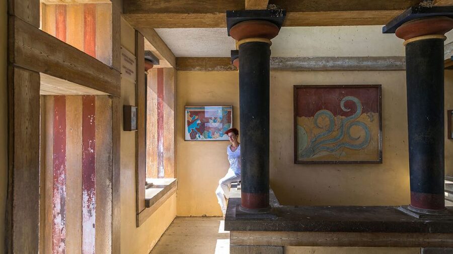 Heraklion: Knossos Private Guided Tour & Skip-the-Line Entry - The first palace and the rise of Bronze Age Knossos