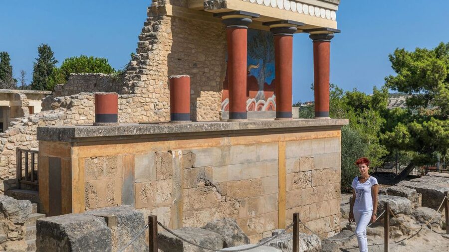 Heraklion: Knossos Private Guided Tour & Skip-the-Line Entry - Seeing the throne linked to King Minos
