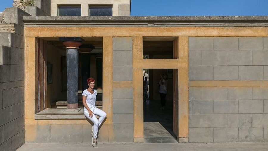 Heraklion: Knossos Private Guided Tour & Skip-the-Line Entry - The royal quarters and Queen Pasiphae’s dolphin apartment