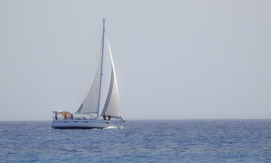 Heraklion: Sailing Cruise to Dia Island with Drinks and Meal - A Greek lunch served on the yacht
