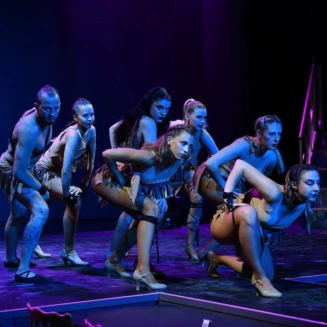 Hersonissos: Alar Spectacular Dinner Show - The first course comes with a live pre-show