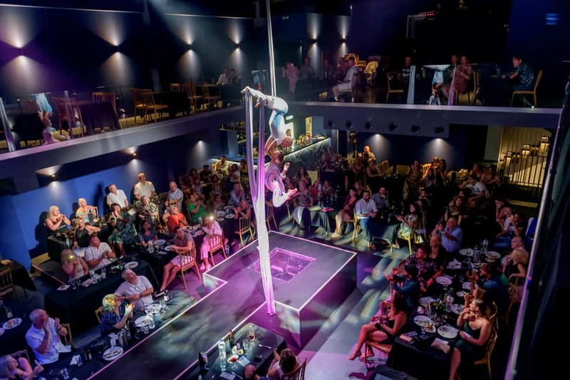 Hersonissos: Alar Spectacular Dinner Show - Acrobats and aerialists provide the biggest thrills