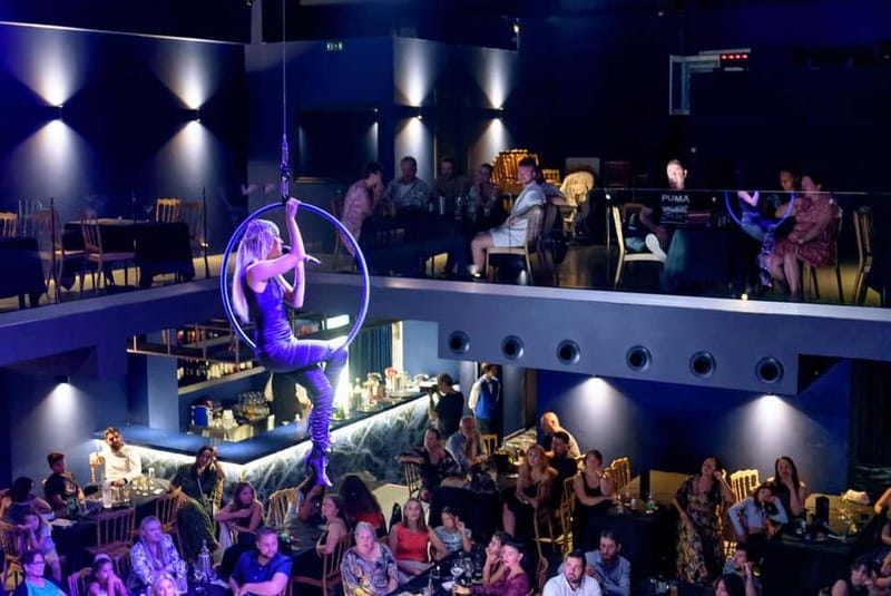 Hersonissos: Alar Spectacular Dinner Show - The performers keep the room involved