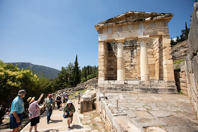 Historical Delphi One Day Tour with Arachova Stop & Expert Guide - Arachova, mountain streets, and the lunch decision