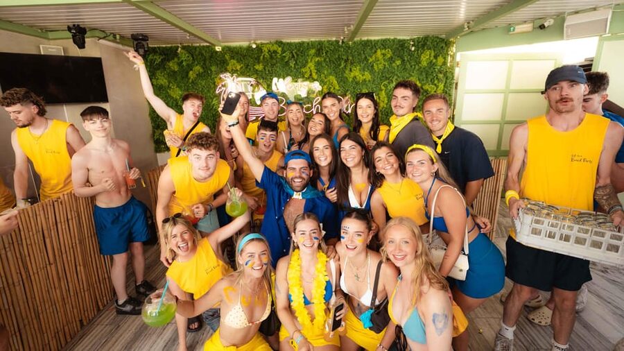 Ios: Pub Crawl with 5 Venues, 5 Shots, and 5 VIP Entrances - What VIP entry really adds