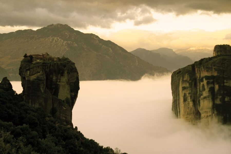 Kalabaka: Meteora Monasteries Minibus Tour with Photo Stops - Starting at Kalampaka Train Station