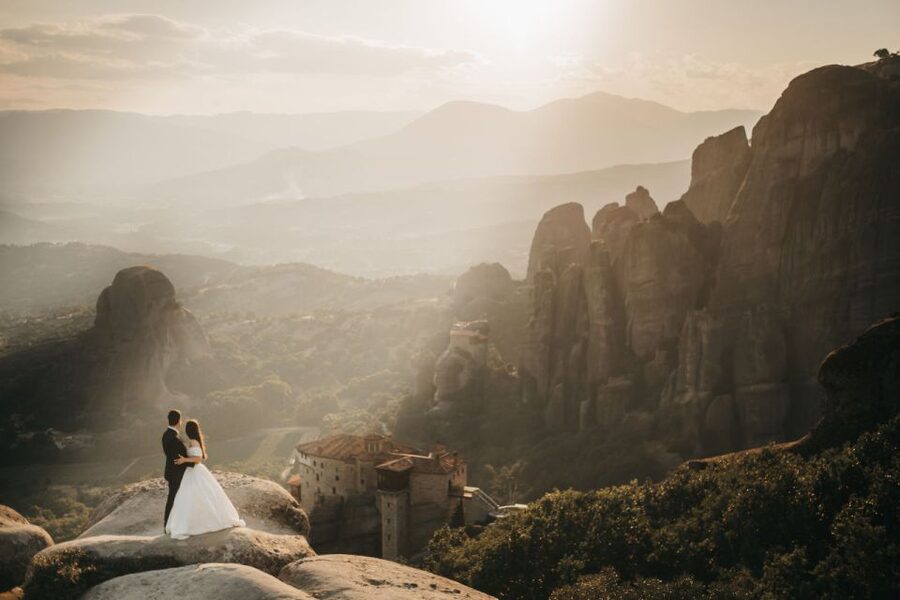 Kalabaka: Meteora Monasteries Minibus Tour with Photo Stops - Three monasteries and the big views