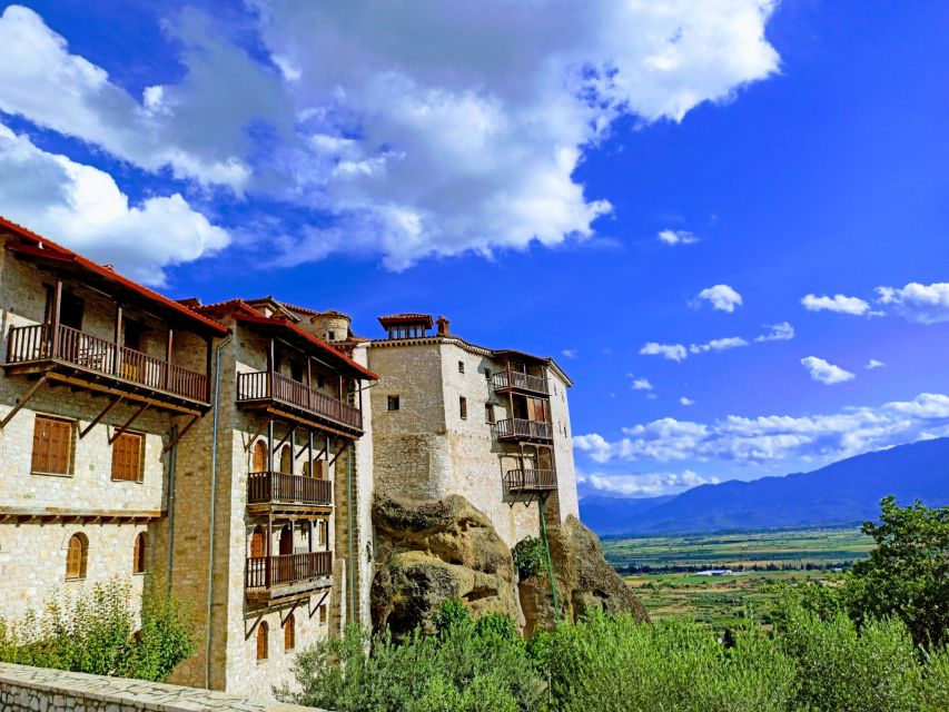 Kalabaka: Meteora Monasteries Minibus Tour with Photo Stops - Guides who shape the experience