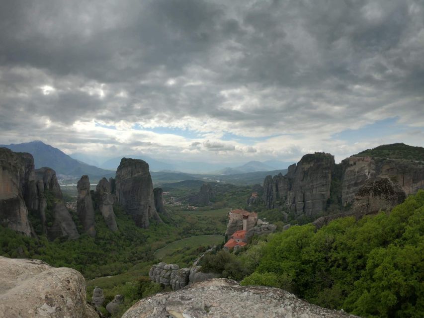 Kalabaka: Meteora Monasteries Minibus Tour with Photo Stops - Timing, clothing, and access
