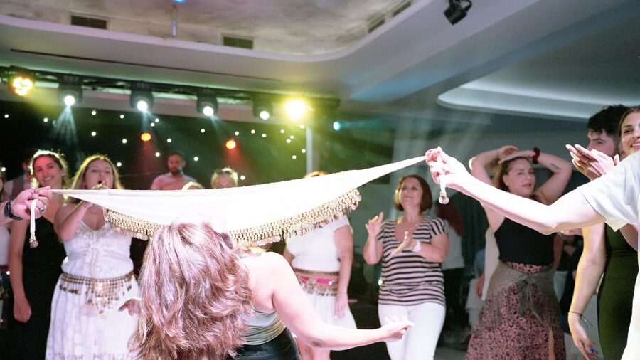 Kamari: Greek Show, Buffet Dinner, and Drinks at Dimitris - A Greek night built for participation