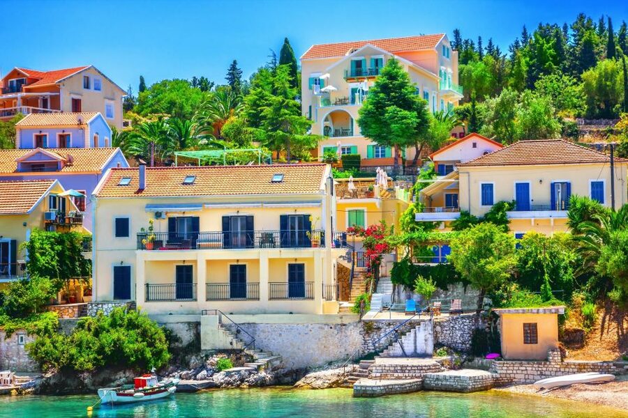 Kefalonia: Island Highlights Bus and Boat Tour with Lunch - What the guides add to the day