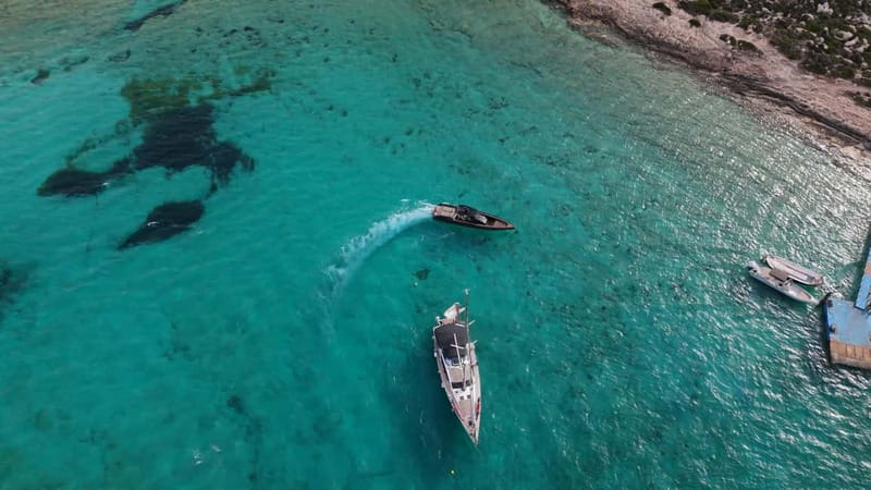 Kissamos: Balos & Gramvousa Sailing Cruise with Meal - Sailing along the Gramvousa coast