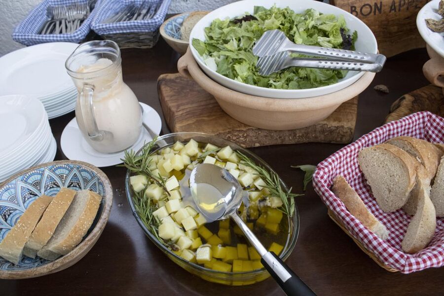 Kissamos: Greek Night with Buffet Dinner and Plate Smashing - A Greek night in the middle of Kissamos