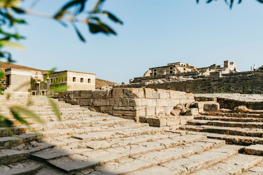 Knossos: Knossos Palace Skip-the-Line Guided Walking Tour - Meeting your guide at the palace entrance