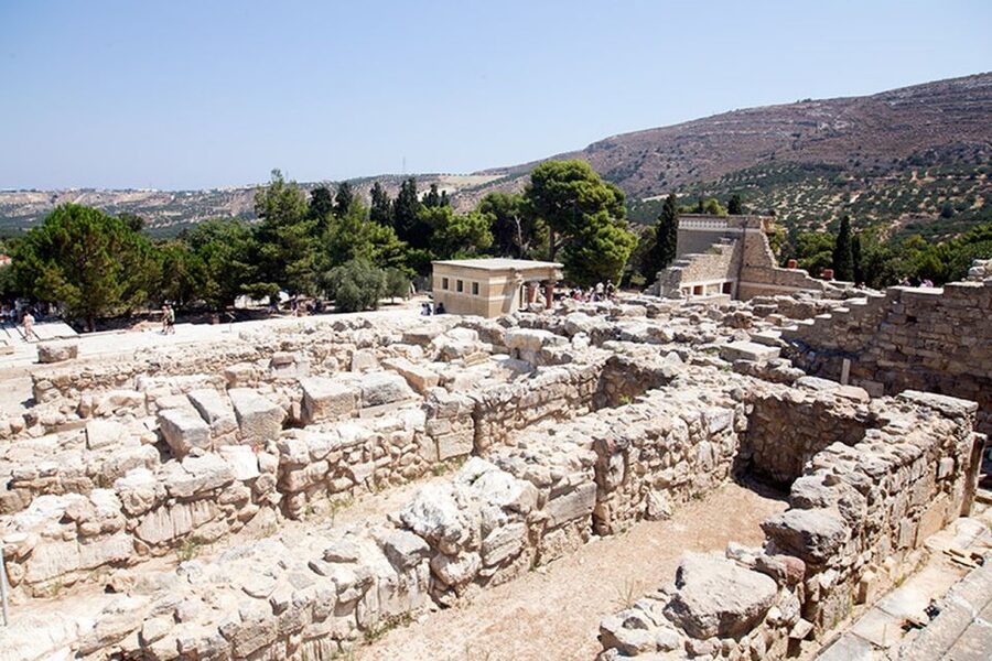 Knossos Palace guided tour - Heraklion City tour + market - Heraklion’s center, market, and harbor