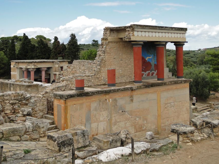 Knossos Palace & Heraklion Full-Day Tour from Chania Area - Heraklion Archaeological Museum and the Minoan Objects