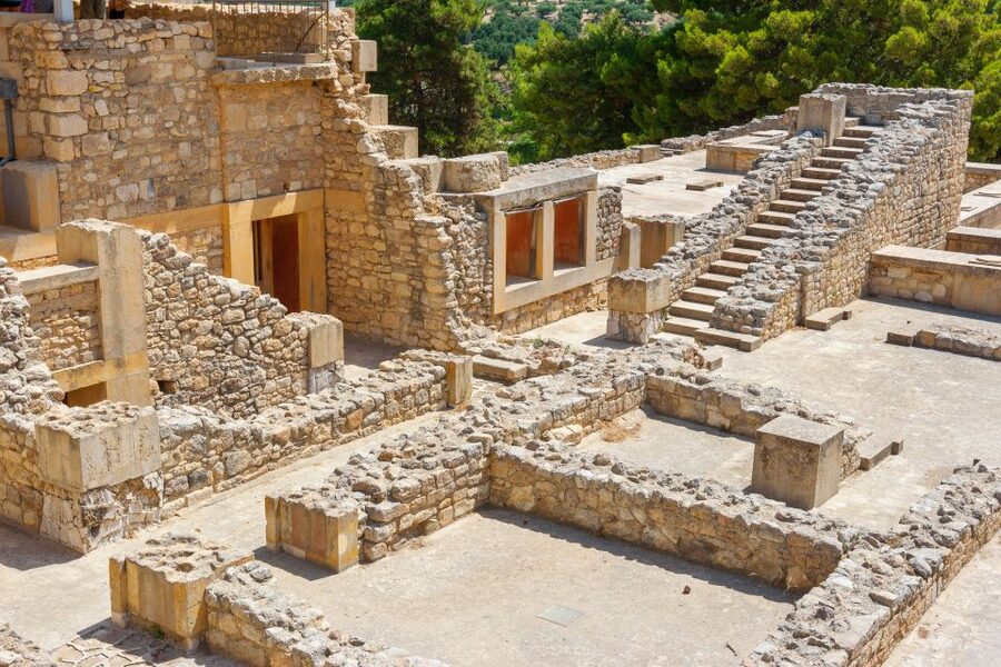 Knossos Palace Skip-the-Line Ticket & Private Guided Tour - The first part of the tour: building the Minoan picture