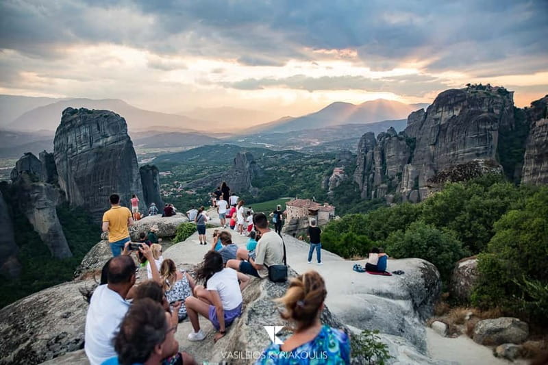 Meteora: Majestic Sunset Tour & Monasteries with Local Guide - Key points at a glance