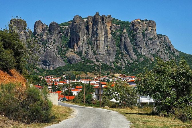 Meteora Monasteries Private Full Day Trip From Athens - Arriving at Meteora’s extraordinary rock formations