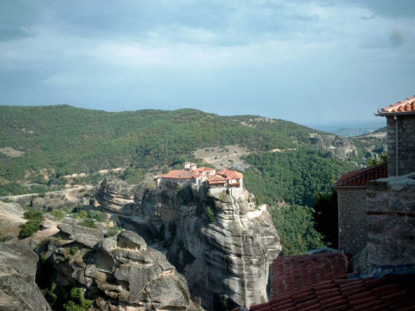 Meteora Monasteries Tour from Athens - Arriving at the Meteora monasteries