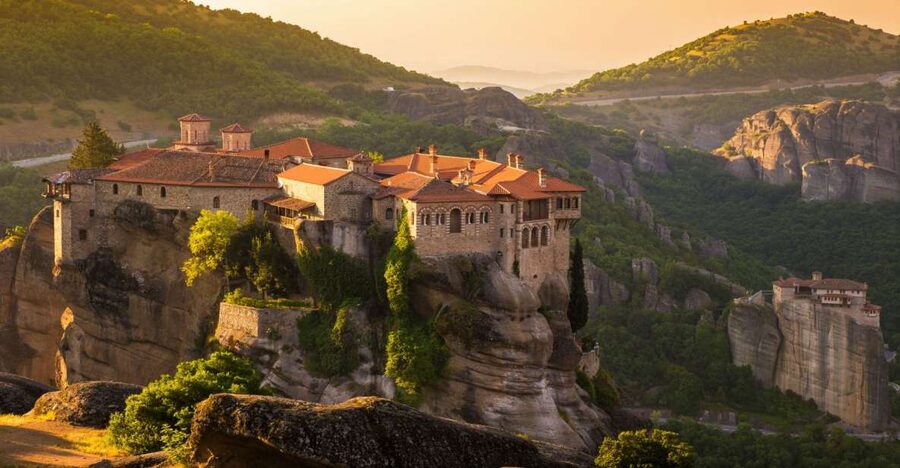 Meteora: Monasteries Tour, Lunch, and Athens Transfer Option - Seeing all six monasteries from the road