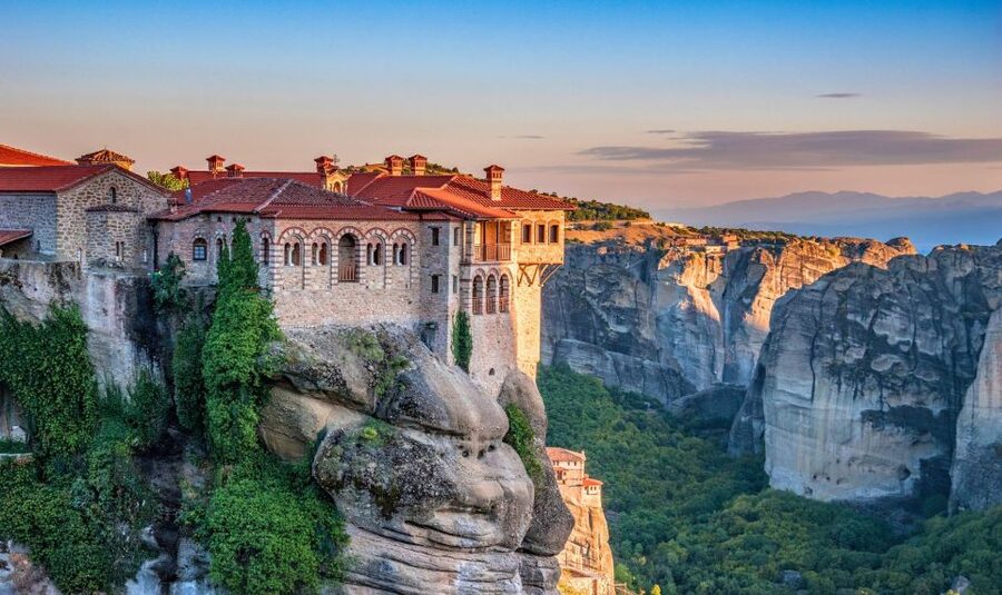 Meteora: Morning Half Day Sightseeing and Monasteries Tour - English guide and multilingual audio