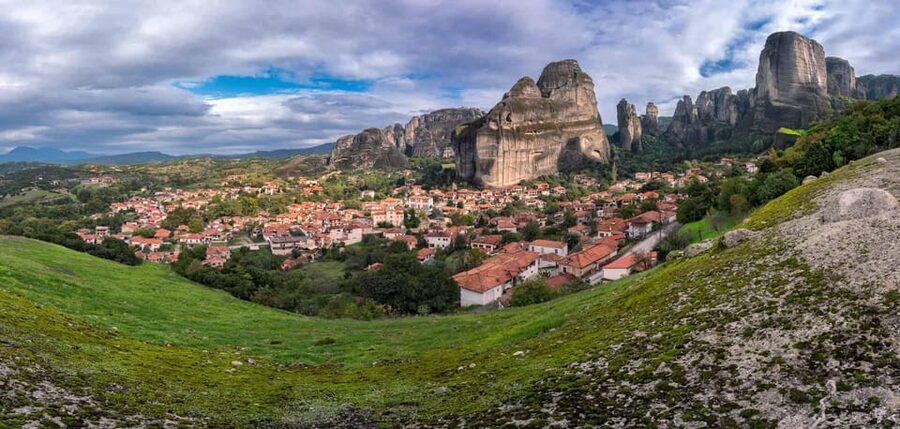 Meteora: Morning Monasteries Tour with Photo Stops - Key points at a glance