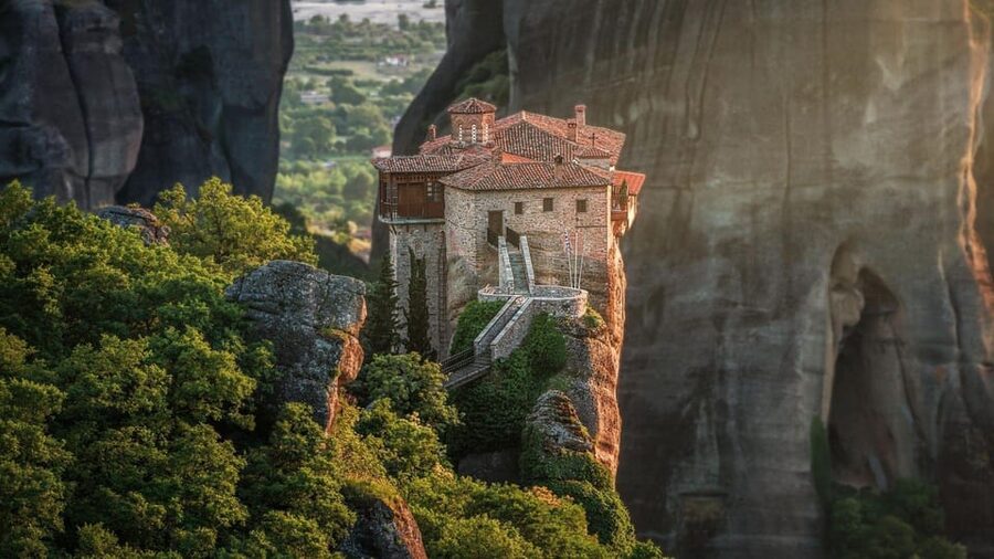 Meteora: Morning Monasteries Tour with Photo Stops - Why this four-hour Meteora tour works