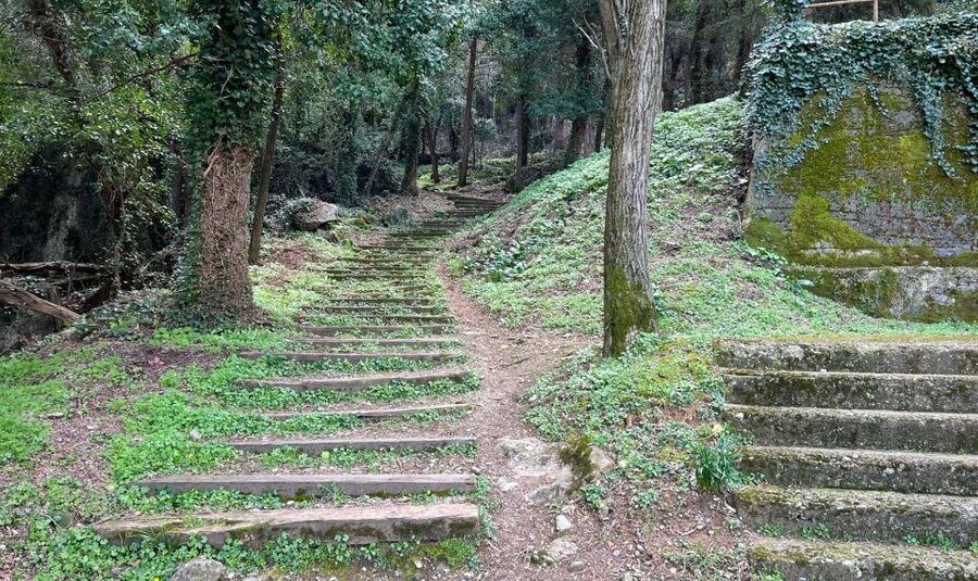Meteora: Sunset Hike to Secret Caves - Following the foothill trails into Meteora