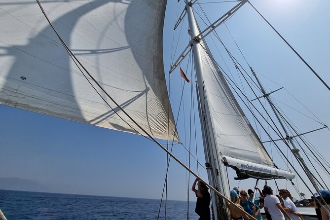 Mykonos Sail Cruise to Rhenia, Guided Tour of Delos, Lunch&Drinks - Lunch on deck, with wine and a Greek-style welcome
