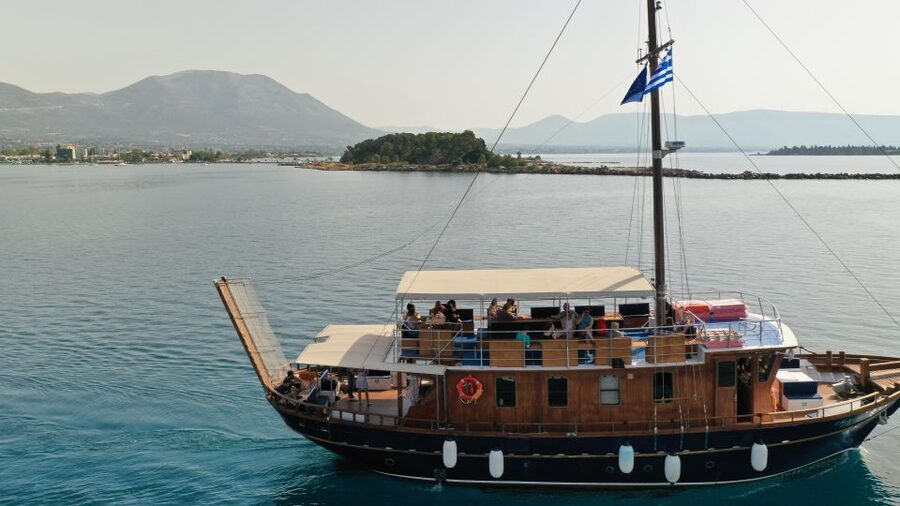 Mykonos: South Beaches Cruise - Sailing past Agios Ioannis, Psarou, and Ornos