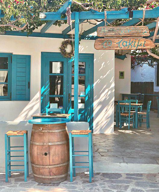 Mykonos Town: Food Walking Tour with Famous Tastings - What the guides add to the experience