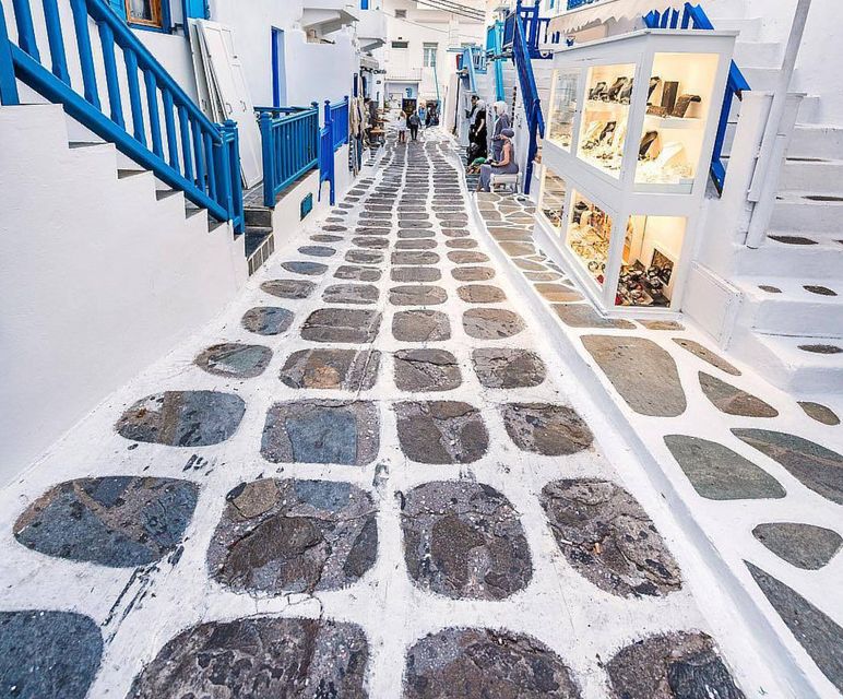 Mykonos Walking Tour - Manto Square and the first look at Chora
