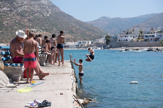 Naxos Highlights Bus Tour with Free Time for Lunch at Apeiranthos - Guides, drivers, and the group experience