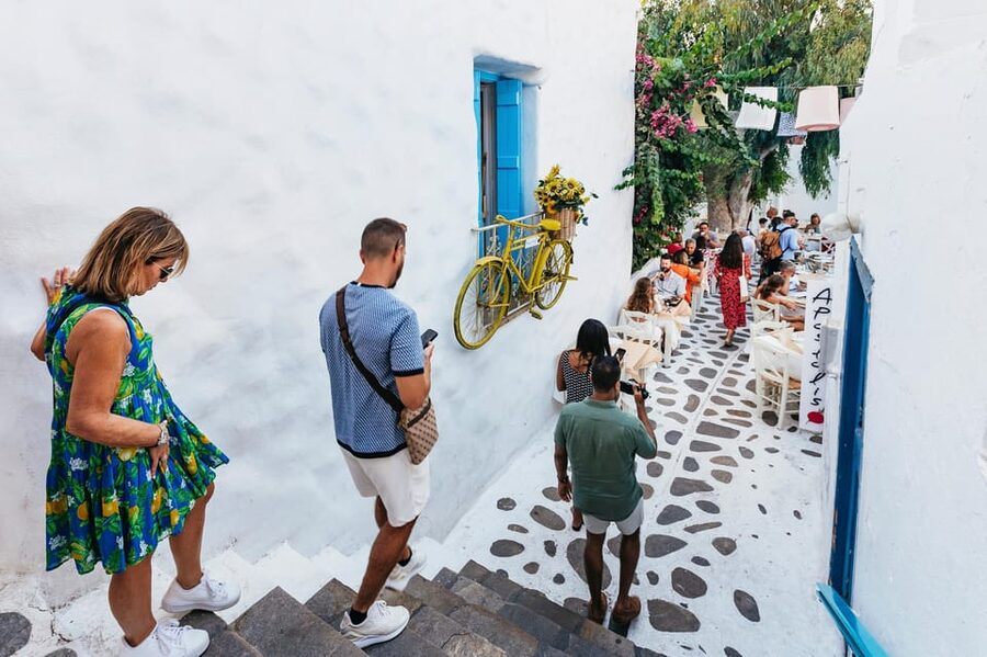 Naxos: Naxos Town Food Tour with Tastings and Wine - The Full Dinner Surprise