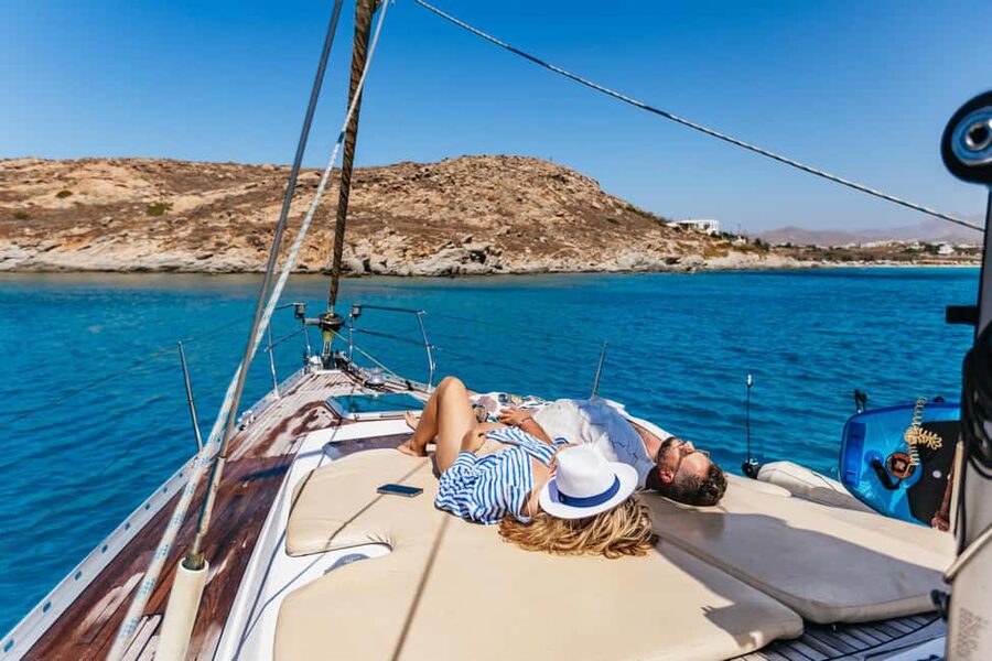 Naxos/ Paros: Sailing Cruise with Food and Drinks - The first swim stop and the feel of the day