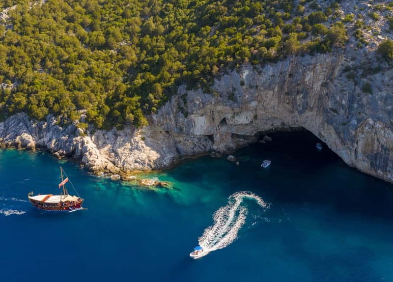 Nydri: Full-Day Wooden Boat Cruise with BBQ & Drinks - Food, drinks, and the Greek family welcome