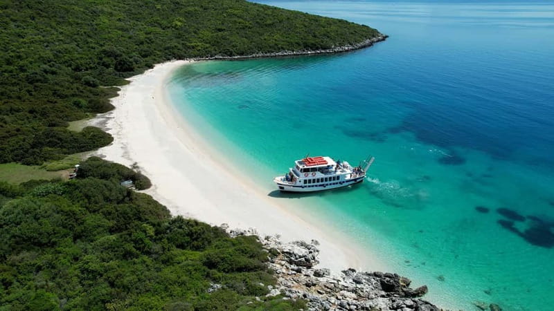 Nydri: Island Hopping Boat Cruise with Beach BBQ Lunch - Meganisi and the old lanes of Spartochori