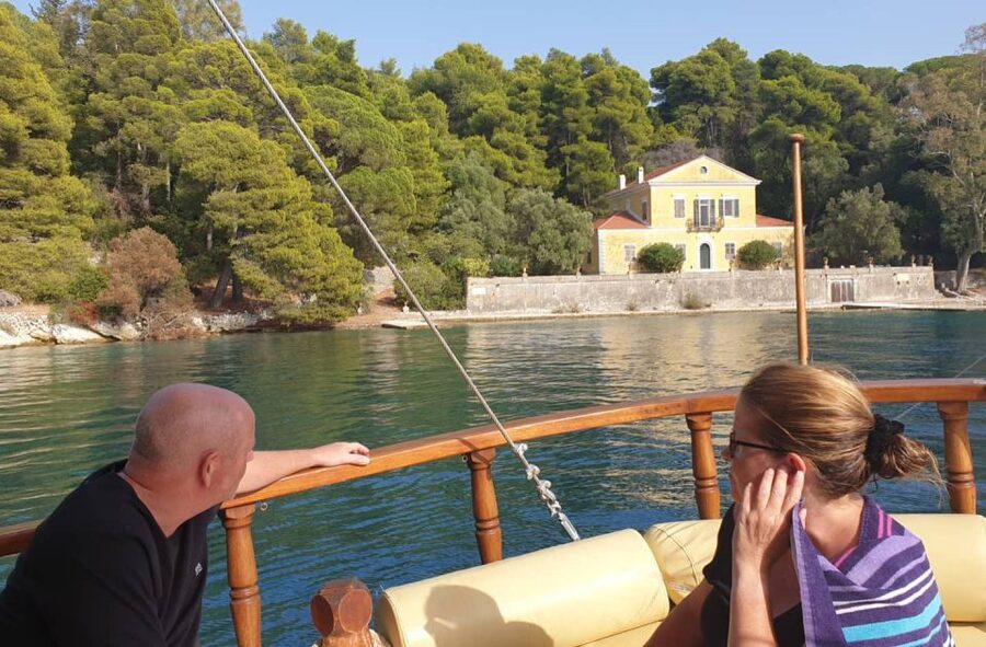 Nydri: Island-hopping Boat Cruise with Lunch and Drinks - Papanikolis Cave and the first stretch of coast