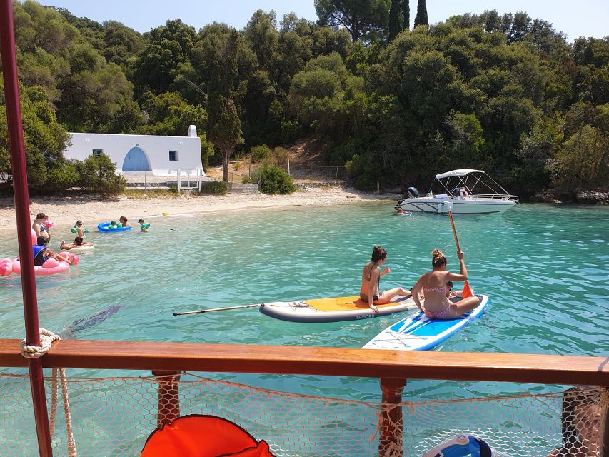 Nydri: Island-hopping Boat Cruise with Lunch and Drinks - Giovanni’s Cave and the clear-water swim