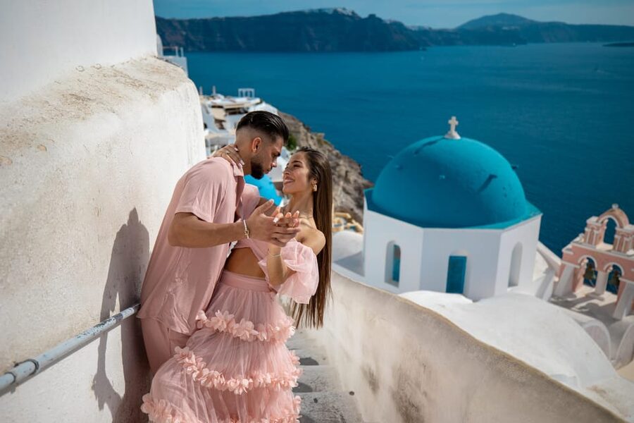 Oia: Couple photoshoot with 30 edited Photos - What the Oia Photoshoot Really Includes