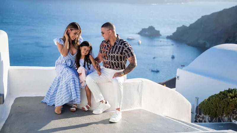 Oía: Santorini Professional Photoshoot with Edited Photos - Should You Book the Oia Professional Photoshoot?