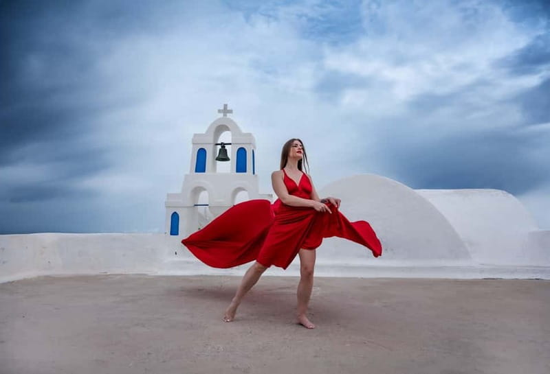 Oía: Santorini Professional Photoshoot with Edited Photos - Practical Limits You Should Know Before Booking