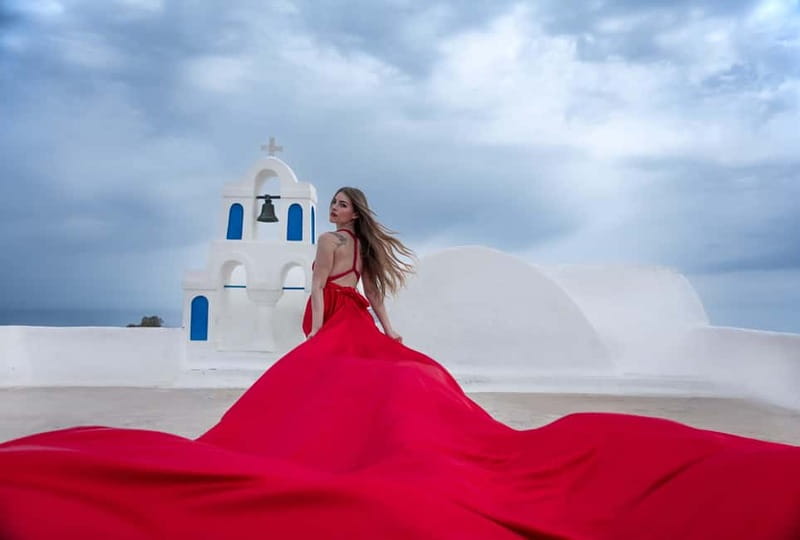 Oía: Santorini Professional Photoshoot with Edited Photos - How the 30-Minute Session Works