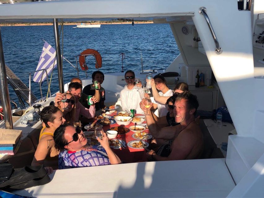 Paros: Catamaran Cruise with Swimming, Meal and Drinks - The sunset return to Paros