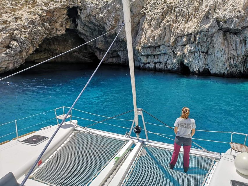 Paros: Catamaran Cruise with Swimming, Meal and Drinks - Faneromeni Beach and the eroded rock formations