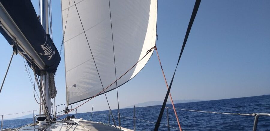 Paros: Iraklia, Schinoussa, & Naxos Sailing Tour with Lunch - The long run to Iraklia