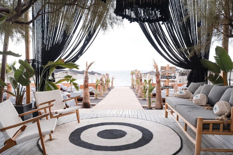 Perivolos Beach: Sun-Bed Experience FortyOne Bar Restaurant - Cocktails and drinks by the water