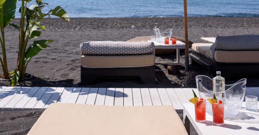 Perivolos Beach: Sun-Bed Experience FortyOne Bar Restaurant - Choosing between two sunbeds and a cabana